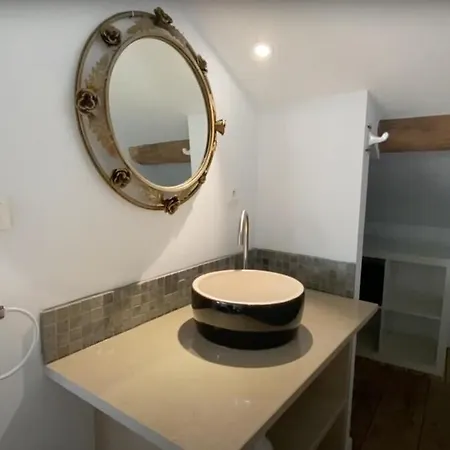 48 Urban Suites Dun-le-Palestel Chambre photo