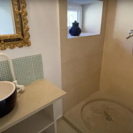 48 Urban Suites Dun-le-Palestel Chambre photo