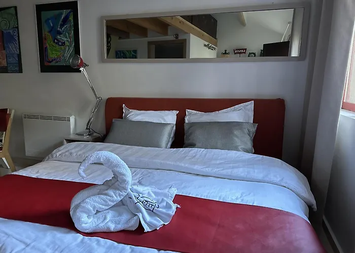 48 Urban Suites